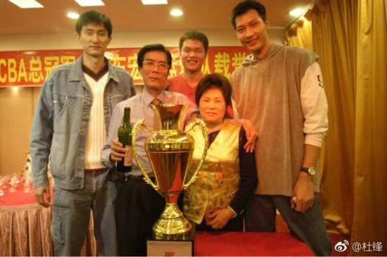 刻苦训练篮球时如何避免受伤的建议_1